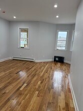 975 N Main St in Waterbury, CT - Building Photo - Building Photo