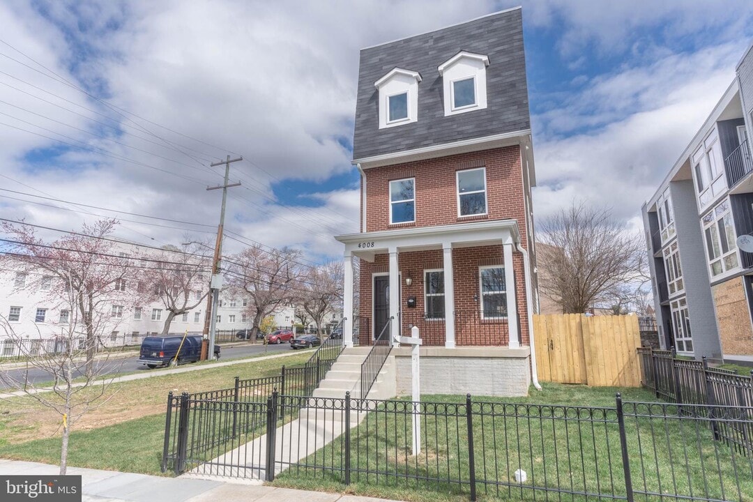4008 9th St SE in Washington, DC - Building Photo