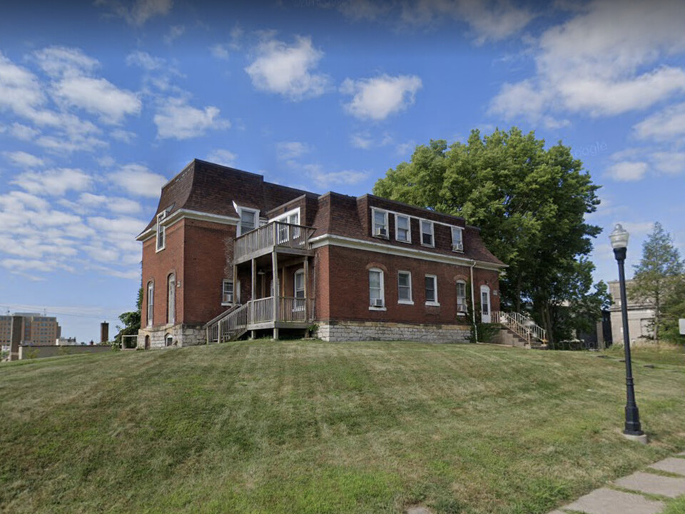 620 N Perry St, Unit 3 in Davenport, IA - Building Photo