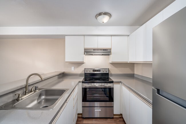 City Views in Seattle, WA - Building Photo - Interior Photo