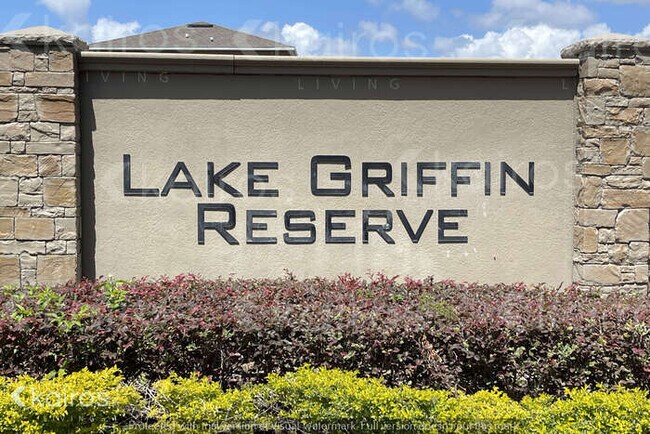 32012 Katelin Cir in Leesburg, FL - Foto de edificio - Building Photo