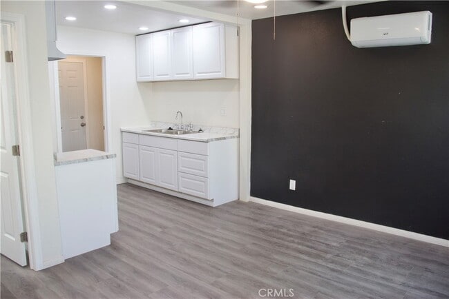 366 E 55th St in Los Angeles, CA - Building Photo - Building Photo