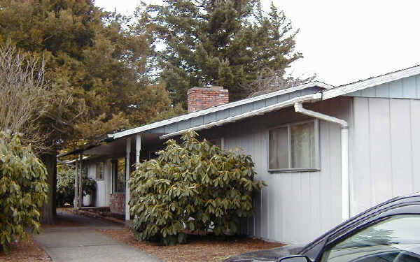 17640-17650 SE Pine St in Portland, OR - Building Photo