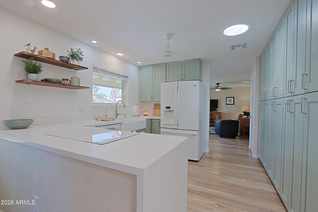 property at 703 E Auburn Dr