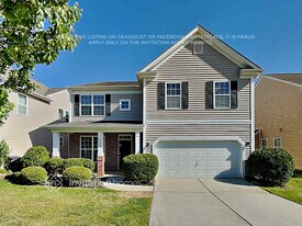 3302 Streamside Dr in Davidson, NC - Building Photo
