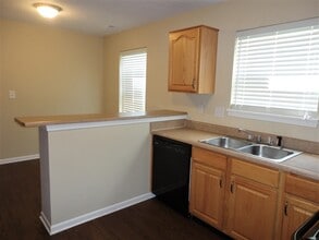 7316 Parklake Pl in Indianapolis, IN - Foto de edificio - Building Photo