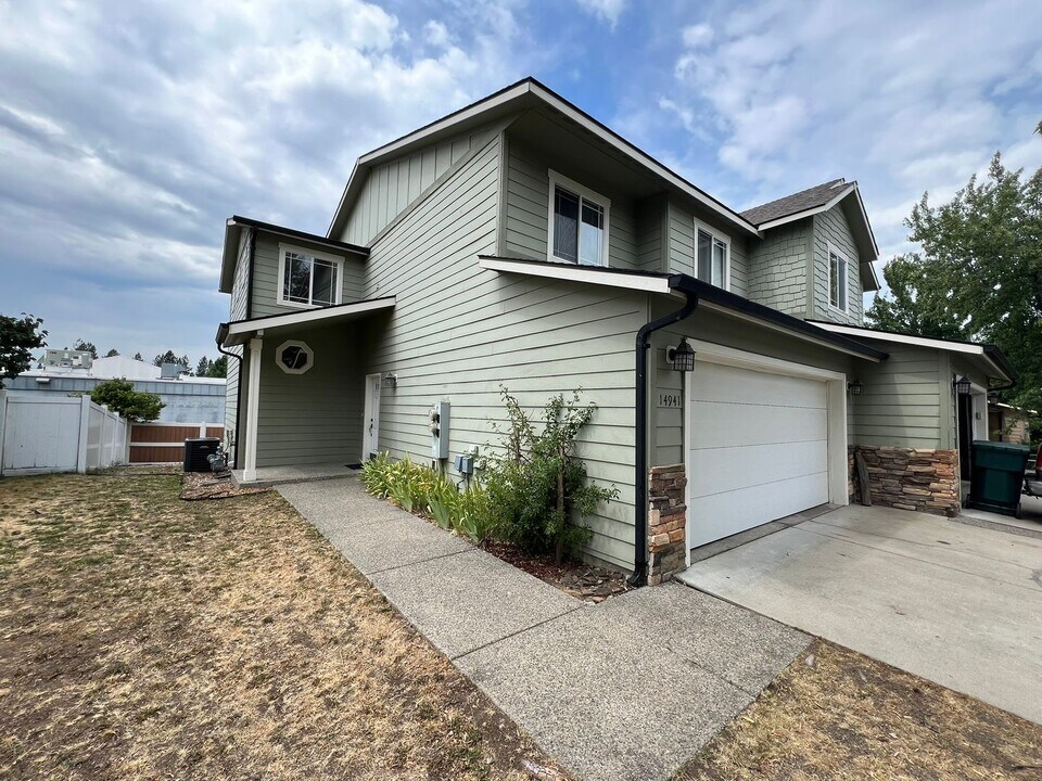 14941 N Nixon Loop in Rathdrum, ID - Building Photo