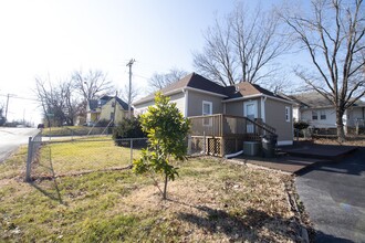 1913 Gordon St in Columbia, MO - Building Photo - Building Photo