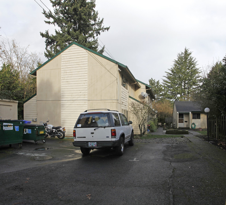 2805-2817 SW Troy St in Portland, OR - Building Photo