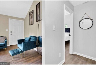 3162 Oakdale Rd in Hapeville, GA - Building Photo - Building Photo