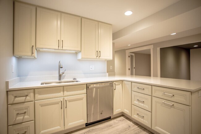 931 Green Oaks Dr, Unit Basement in Bountiful, UT - Building Photo - Building Photo