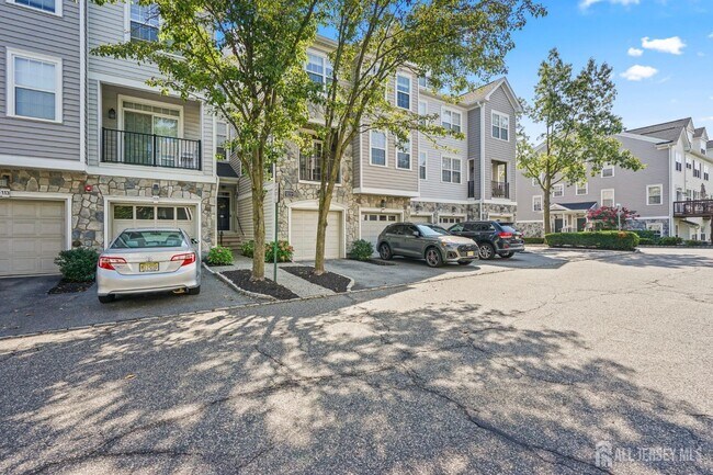 107 Brittany Ct in Clifton, NJ - Building Photo - Building Photo