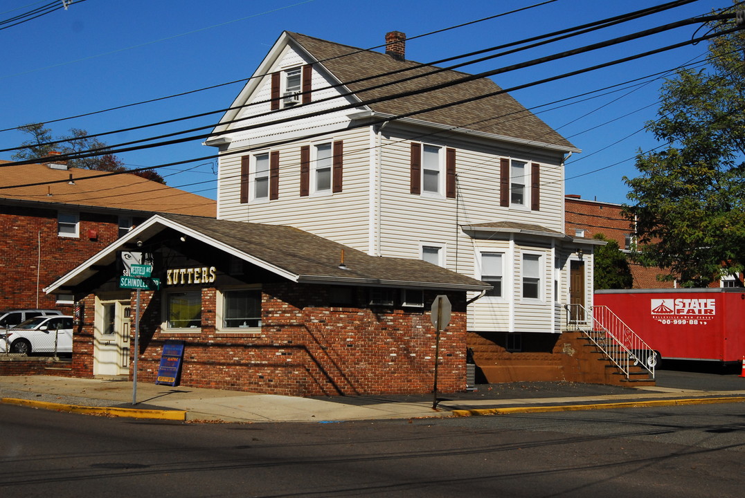 134 Westfield Ave in Clark, NJ - Foto de edificio