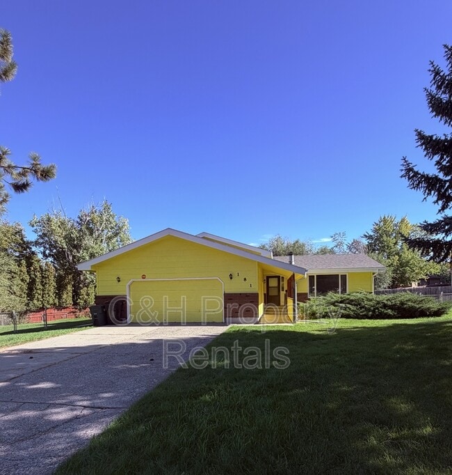 property at 181 Erickson Ct E