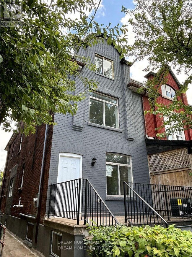 property at 643-643 Bathurst St