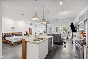 1111 S Akard St in Dallas, TX - Building Photo