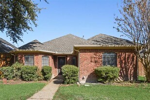 2801 Hickory Bend Dr in Garland, TX - Building Photo