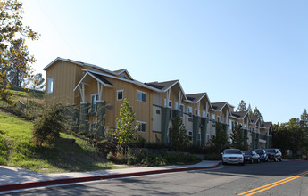 Casa Montego Apartments in Walnut Creek, CA - Building Photo - Building Photo