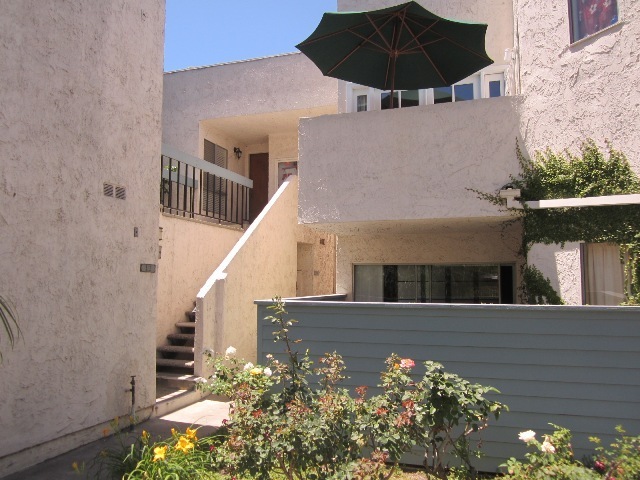 18411 Hatteras St in Los Angeles, CA - Building Photo - Building Photo