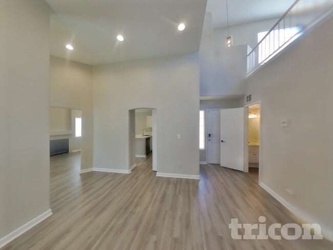 274 Spring Hills Ln in Henderson, NV - Building Photo - Building Photo