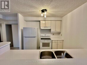 10 Yonge St in Toronto, ON - Building Photo - Building Photo