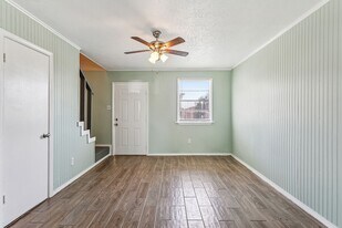 1053 Tallow Tree Ln in Harvey, LA - Building Photo