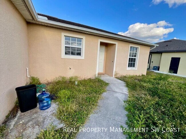 3940 20th St W in Lehigh Acres, FL - Building Photo - Building Photo