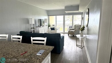 1039 Hillsboro Mile in Hillsboro Beach, FL - Building Photo - Building Photo