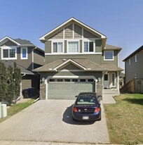 60 Everhollow St SW in Calgary, AB - Building Photo