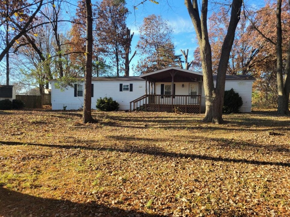 2127 County Rd 855 in Fairfield, IL - Building Photo