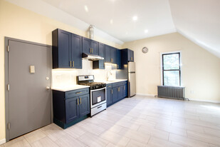247 Willow St in Waterbury, CT - Building Photo
