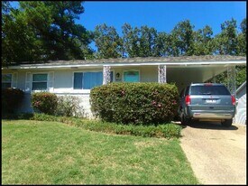 9910 Brooks Ln in Little Rock, AR - Building Photo