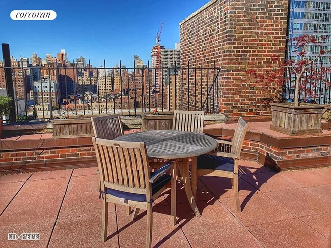 225 E 73rd St in New York, NY - Building Photo - Building Photo