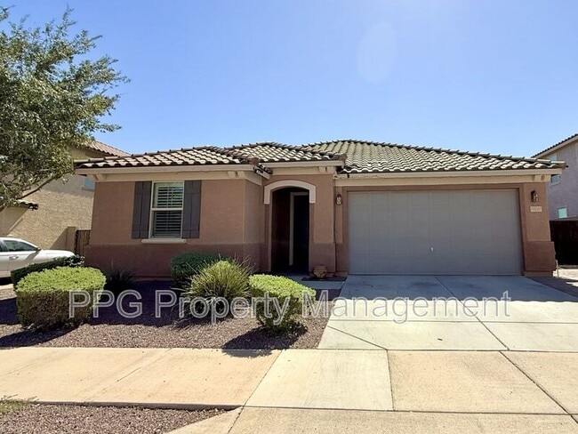 15747 W Shaw Butte Dr in Surprise, AZ - Foto de edificio - Building Photo