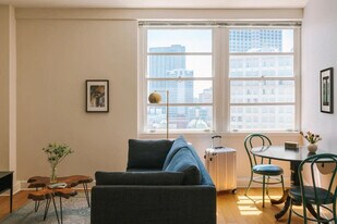 925 Common St in New Orleans, LA - Building Photo