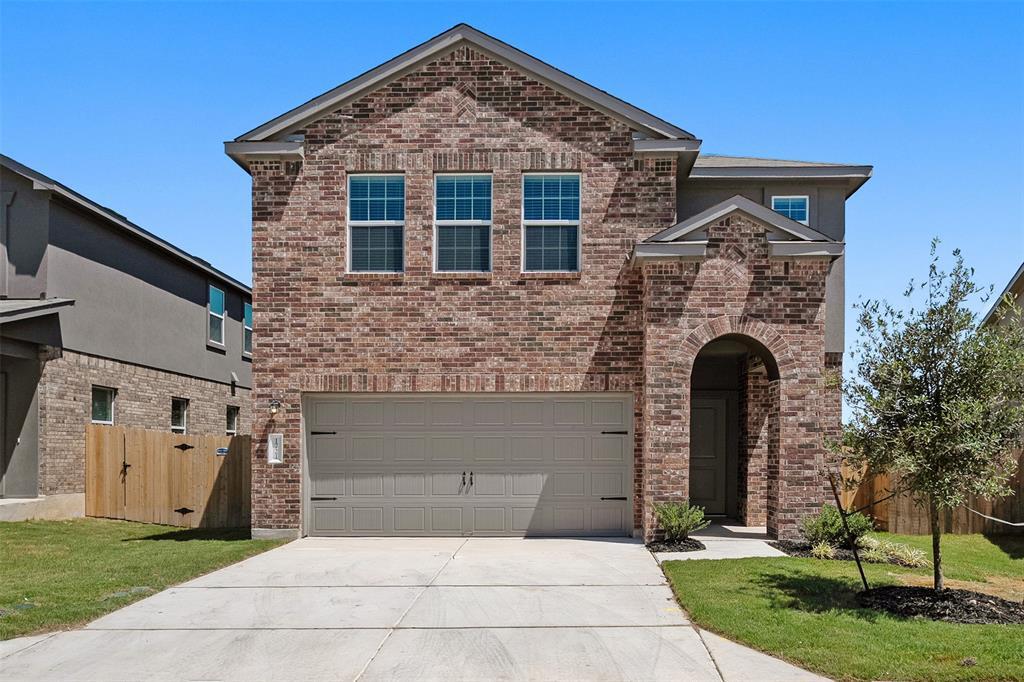1721 Roaming Oak Bnd in Andice, TX - Building Photo