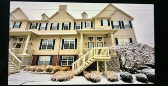 1543 Cass Lake Rd, Unit Vistas in Keego Harbor, MI - Building Photo