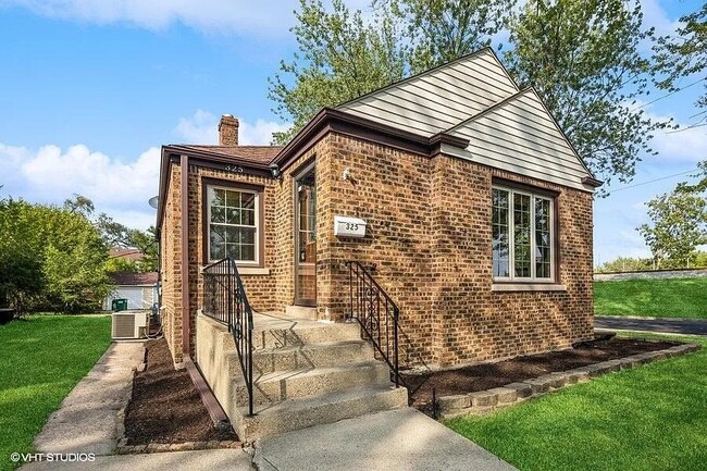 property at 325 Fairbanks Pl