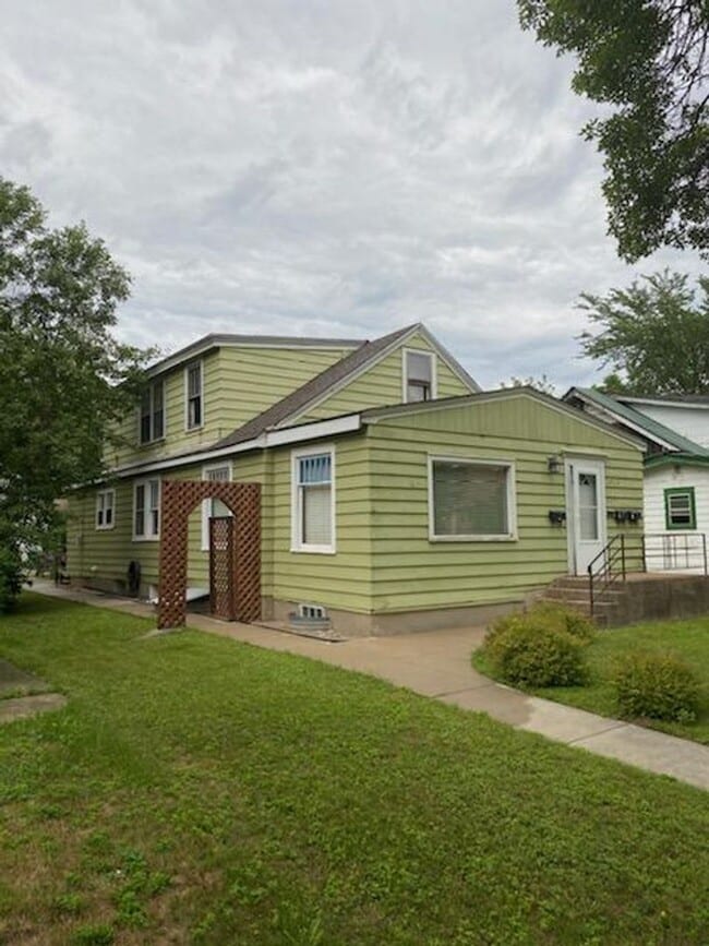 2023 7th Ave E in Hibbing, MN - Building Photo - Building Photo