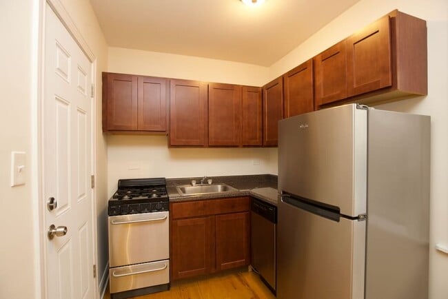820 W Cornelia Ave in Chicago, IL - Building Photo - Building Photo