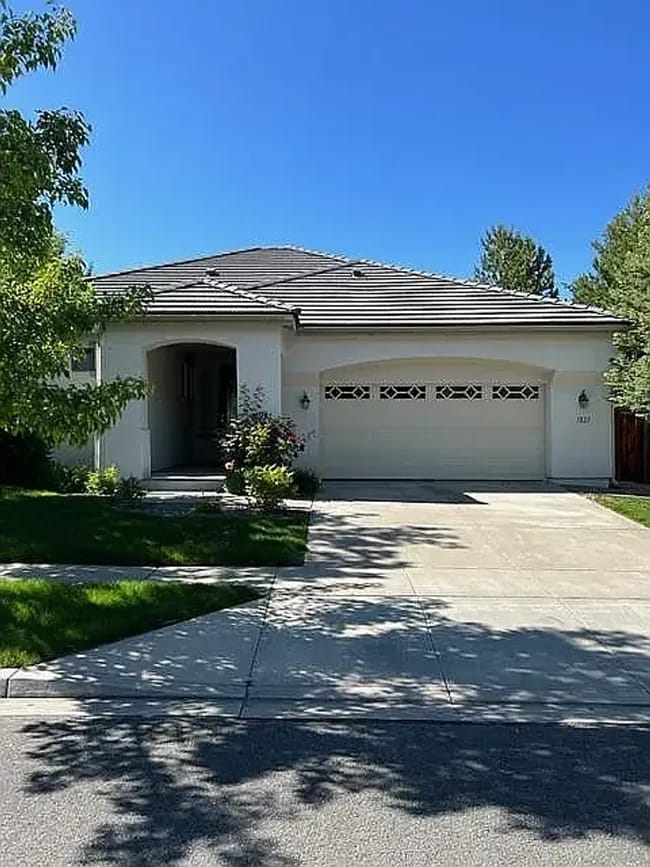 property at 7827 Morgan Pointe Cir
