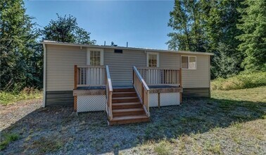 387 Manley Rd, Unit B in Bellingham, WA - Building Photo - Building Photo