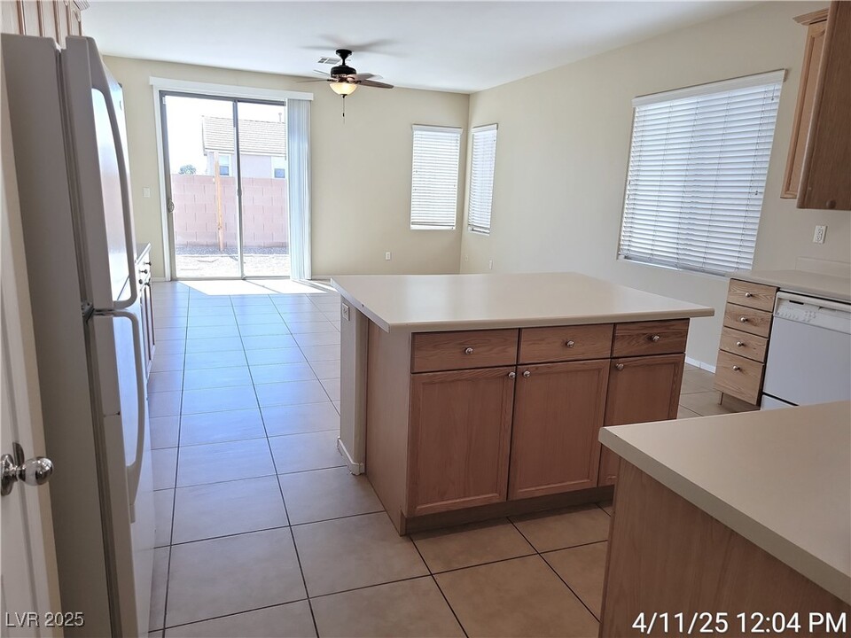 3653 Remington Grove Ave in North Las Vegas, NV - Foto de edificio
