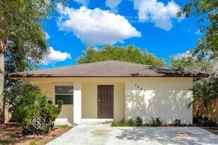 7645 NW 32nd Pl in Hollywood, FL - Building Photo