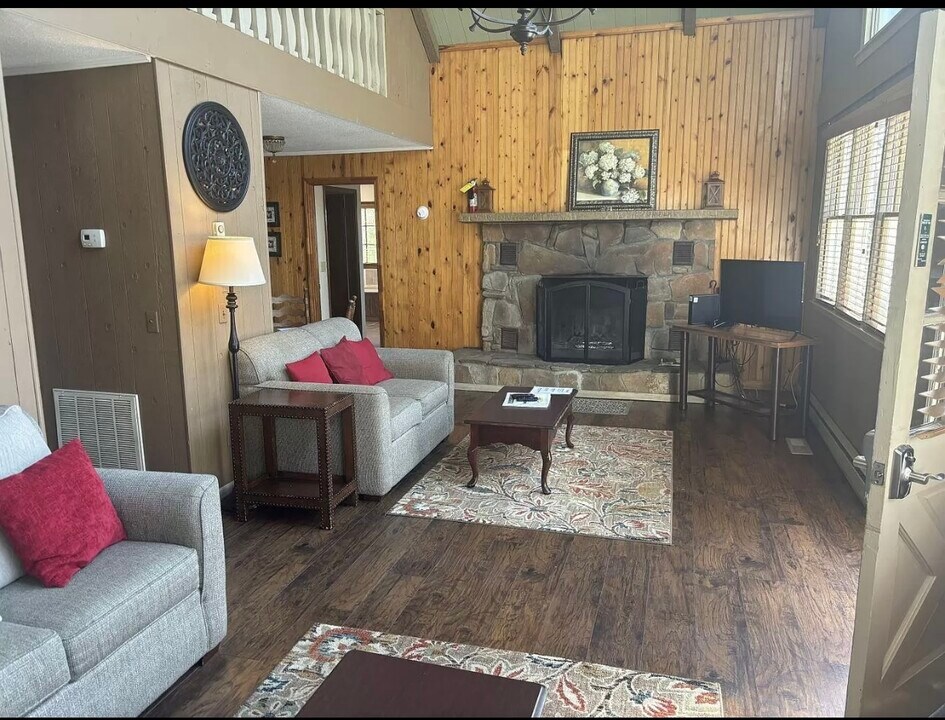 681 Chalet Village Dr in Dillard, GA - Building Photo