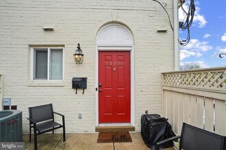 1401 N Van Dorn St in Alexandria, VA - Foto de edificio - Building Photo