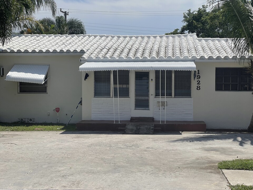 1928 Wilson St in Hollywood, FL - Building Photo