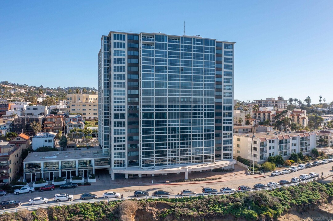 939 Coast Blvd in San Diego, CA - Building Photo