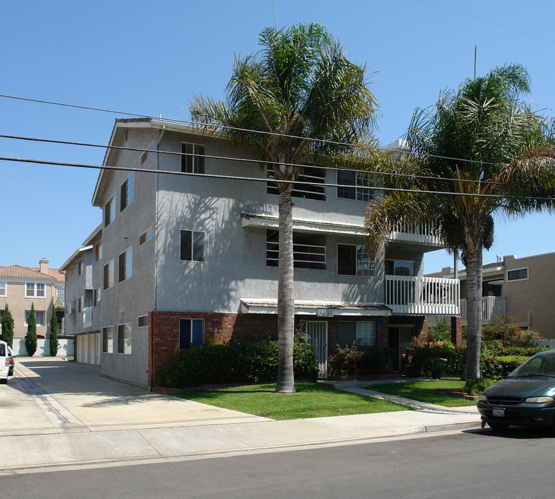 5151 Dunbar Ave in Huntington Beach, CA - Building Photo