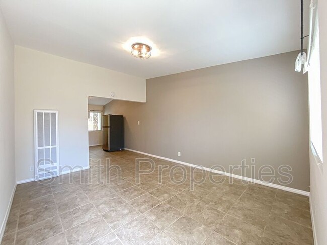 2204 Carnegie Ln in Redondo Beach, CA - Building Photo - Building Photo